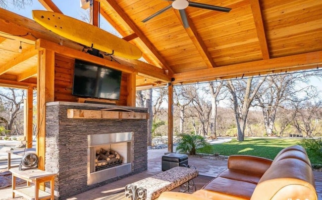 Building Photo - A Private Oasis with Unmatched Amenities 4...