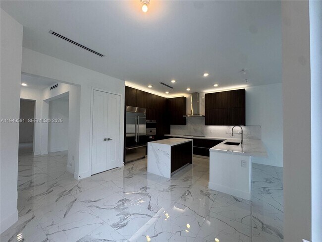 Building Photo - 19749 NE 16th Pl