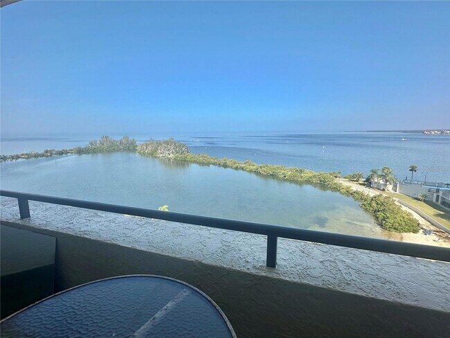 Building Photo - 6009 Sea Ranch Dr