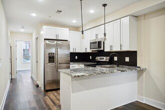 Building Photo - 1807 N Bouvier St