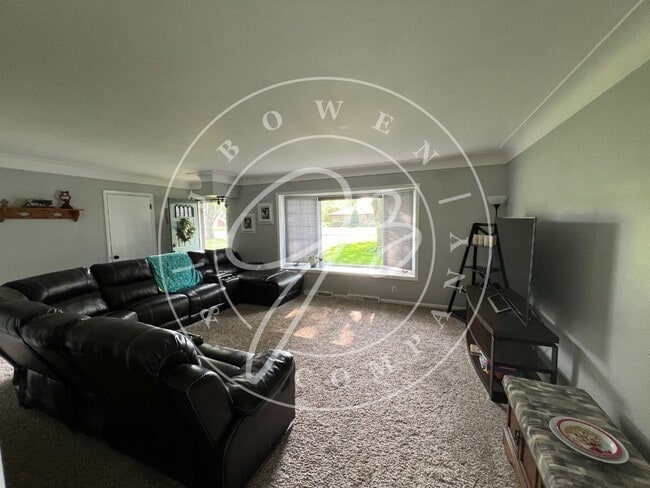 Building Photo - "Charming 3 bedroom 2 bathroom Sylvania home with Granite Countertops.