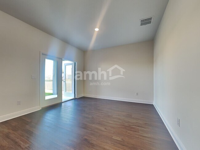 Building Photo - 6192 Emerald Hills Way