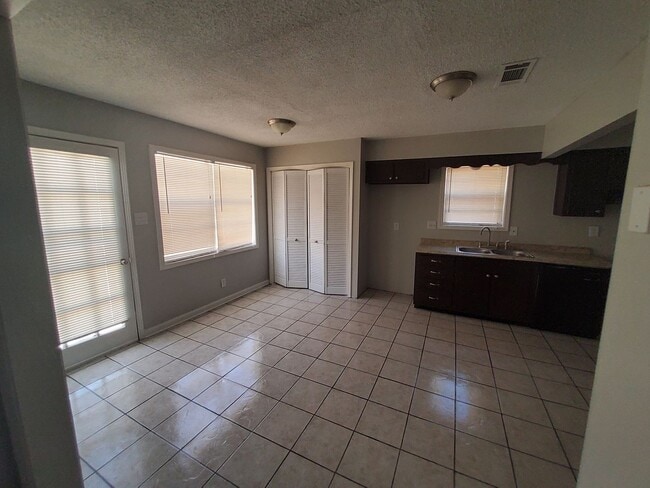 Building Photo - 4202 Crain Rd