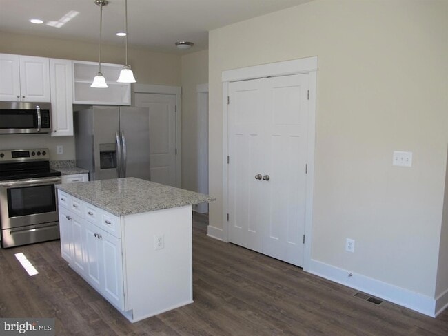 Building Photo - 43 Lee St