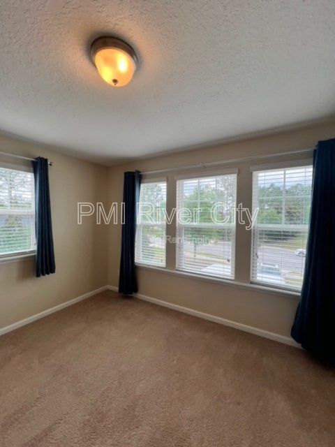 Building Photo - 46 Paradas Pl