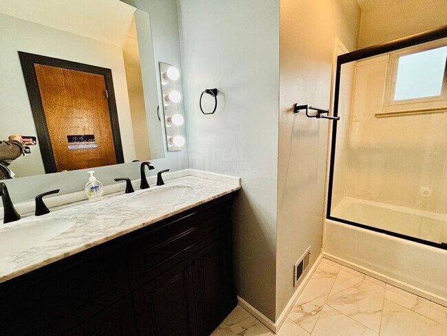 Building Photo - 5721 Everett St