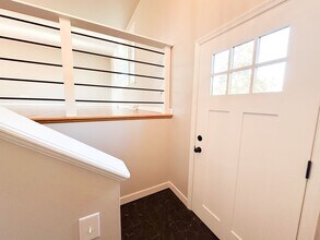 Building Photo - 4 bed/ 2 bath Single-Family Home