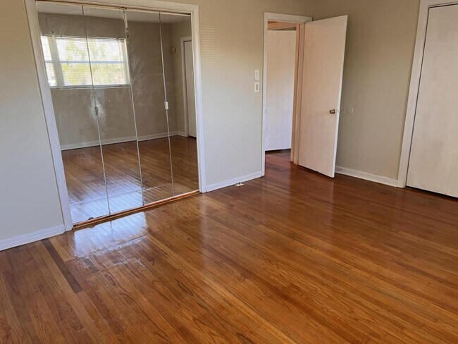 Building Photo - 2527 Emily Ln