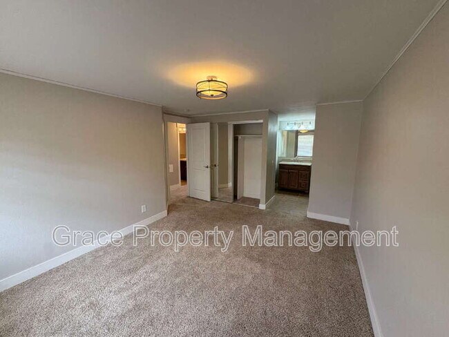 Building Photo - 14221 E Radcliff Cir