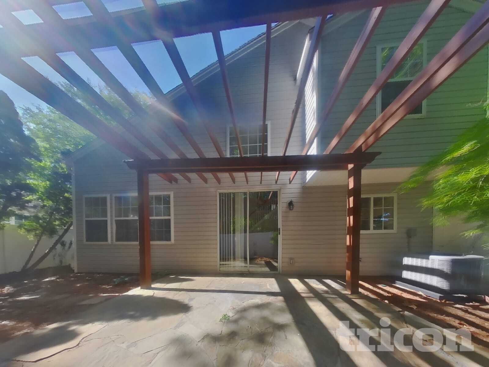 Building Photo - 102 W Oaks Pl