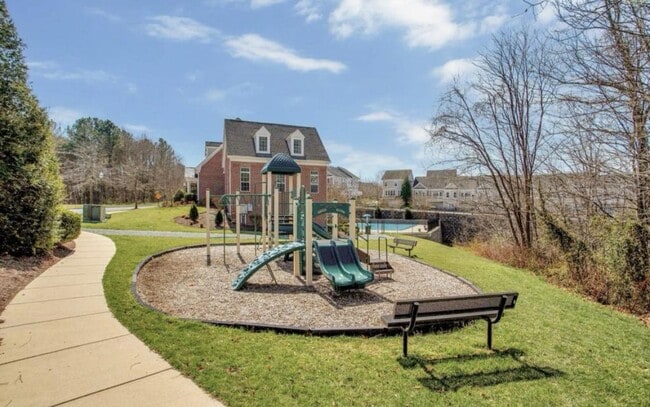 Building Photo - 2 Mustang Dr