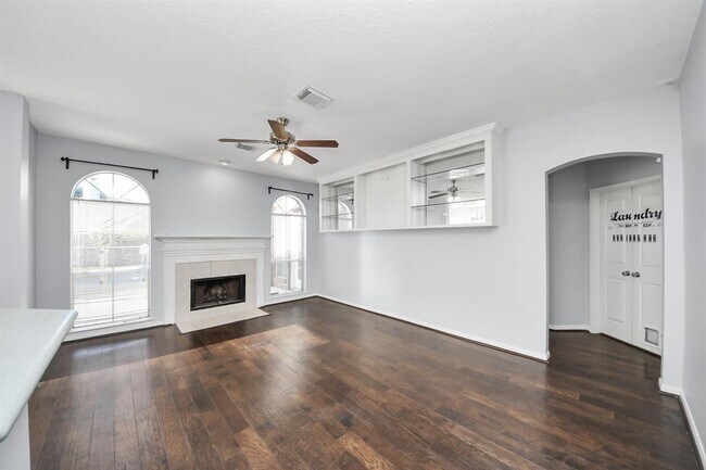 Building Photo - 623 Airybrook Ln