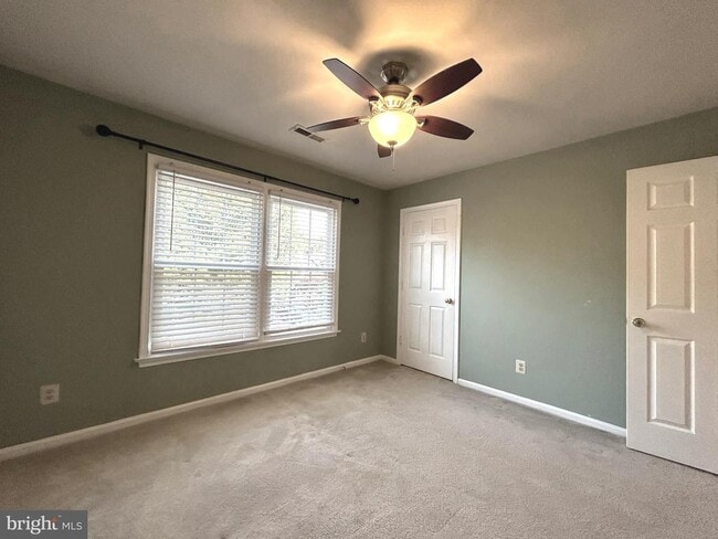 Building Photo - 5556 Village Center Dr