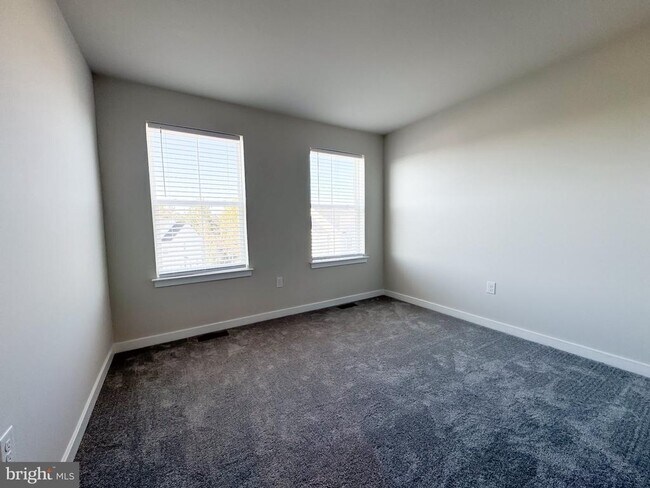 Building Photo - 113 Four Leaf Dr