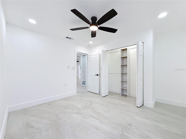 Building Photo - 2472 Tradewinds Dr
