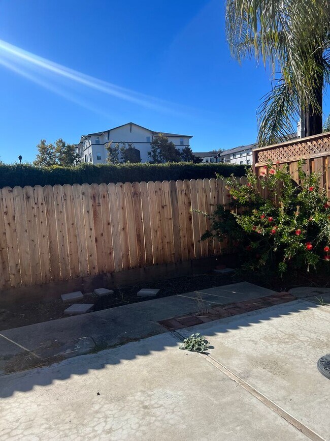 Building Photo - 3bd House