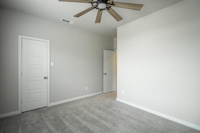 Building Photo - 21449 Kings Guild Ln