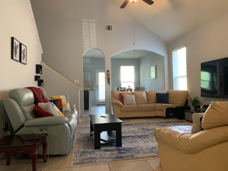 Building Photo - 5900 Zachary Scott St