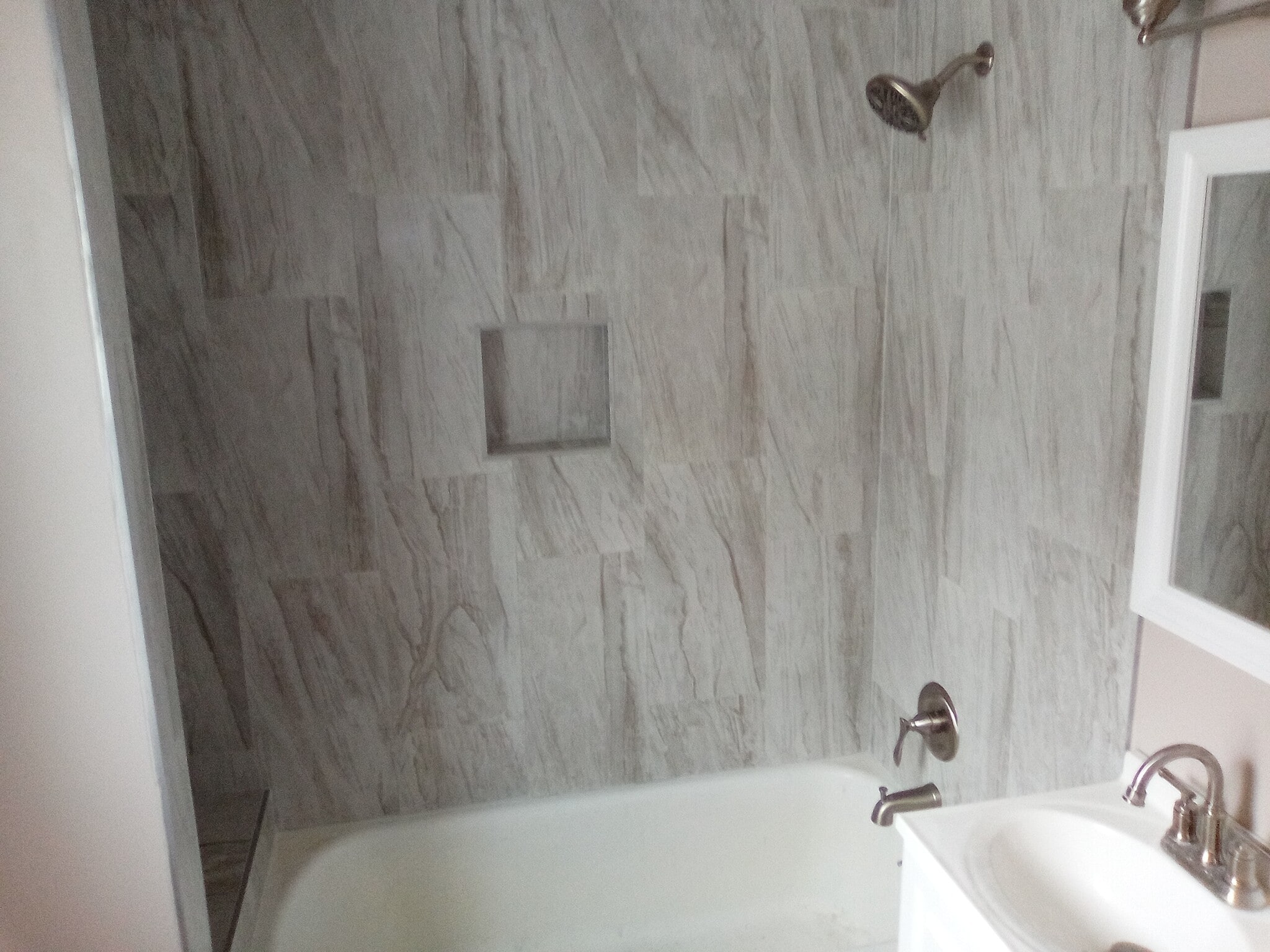 Bathtub - 4401 Irving Ave N