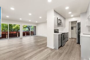 Building Photo - 2441 Carlmont Dr