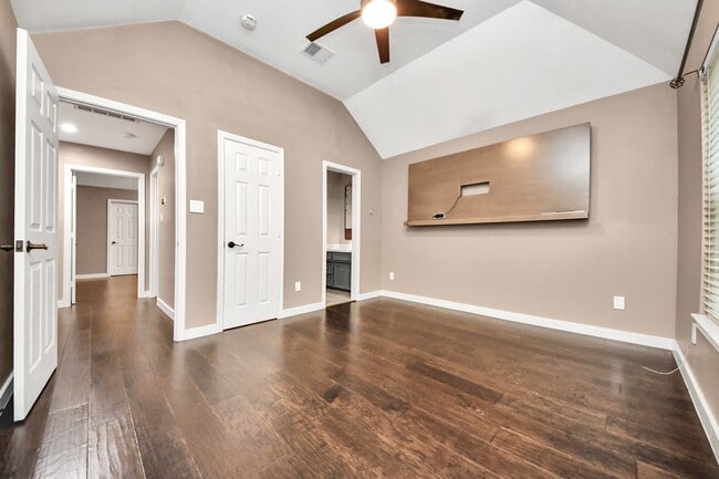 Building Photo - 3210 Shadowwalk Dr