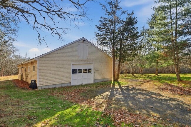 Building Photo - 46 Simmons Rd