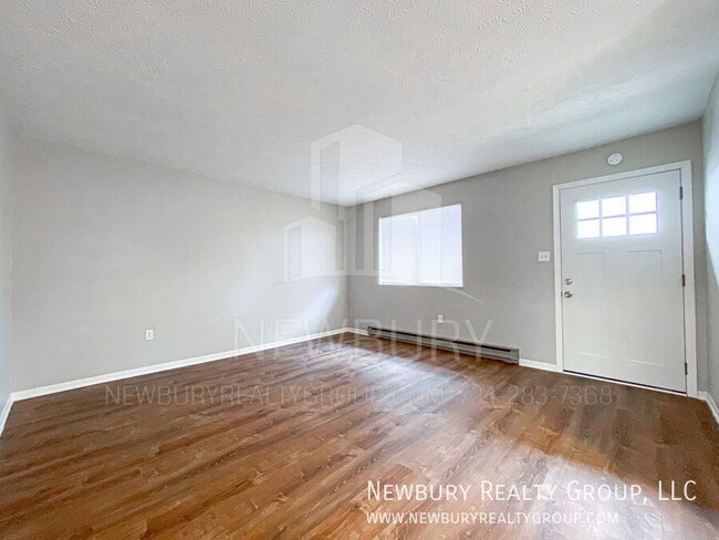 Building Photo - Spacious 2-Bedroom Apartment in a Serene C...