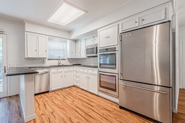 Building Photo - 9133 Villa Park Cir