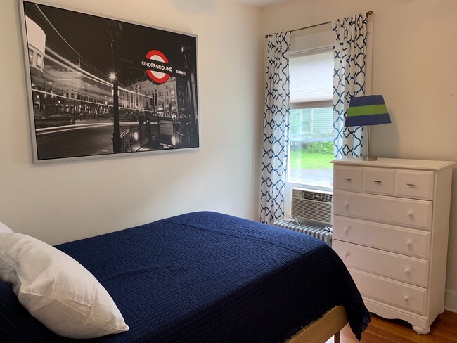 Building Photo - 299 Nelson Ave