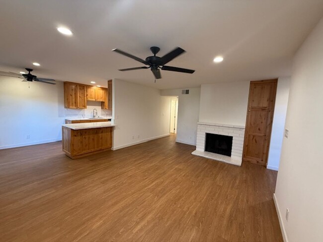 Building Photo - Completely Remodeled 2 bedroom condo in Tu...