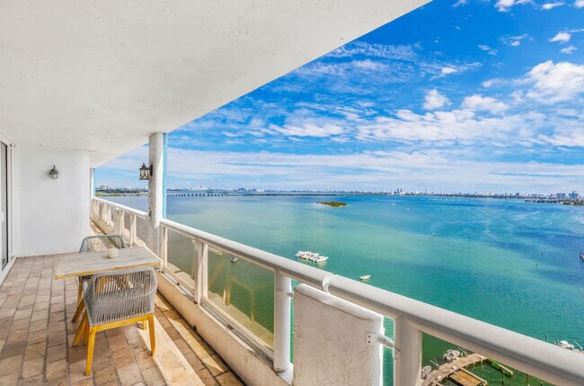 Building Photo - 1717 N Bayshore Dr