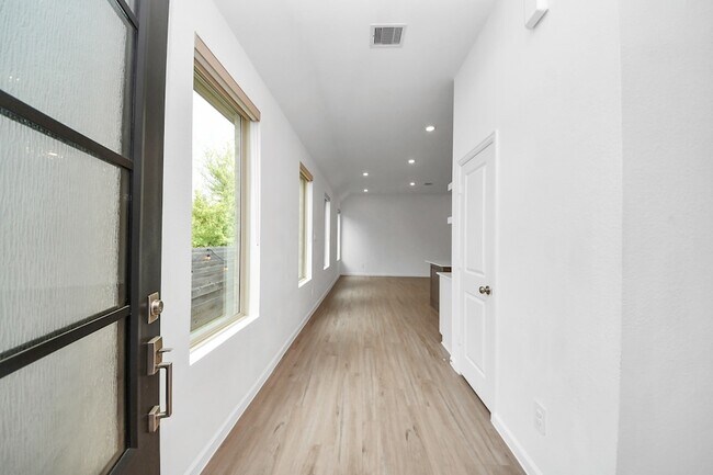 Building Photo - 15623 Red Panda Rd