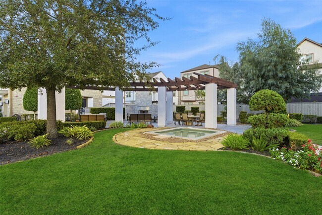 Building Photo - 819 Algona Ave