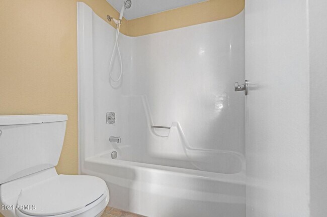 Building Photo - $500 OFF!!!!  at MOVE-IN -GREAT LOCATION -...