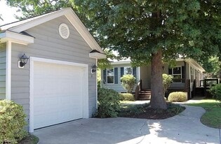 Building Photo - 8 Lagaree Ct