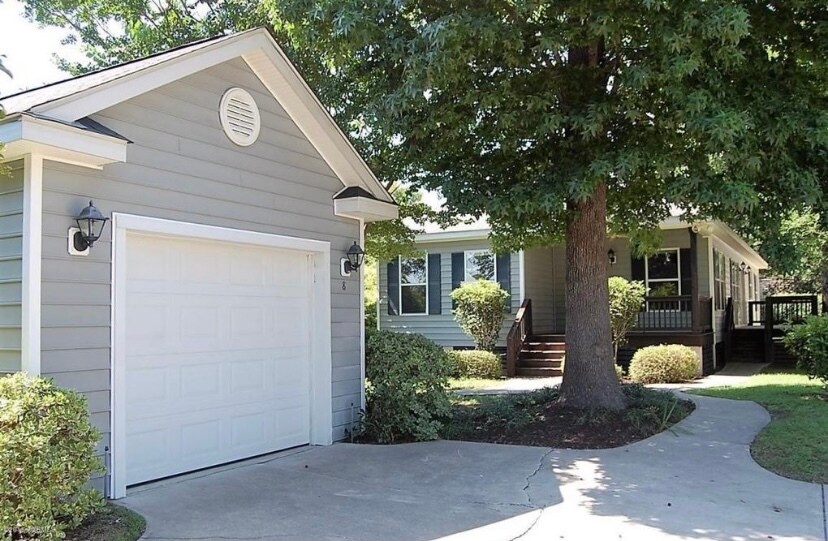 Primary Photo - 8 Lagaree Ct