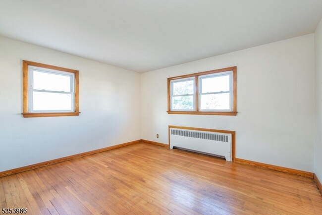 Building Photo - 11 Jaskot Ln