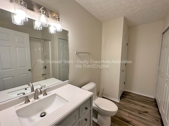 Building Photo - 819 Calypso Way