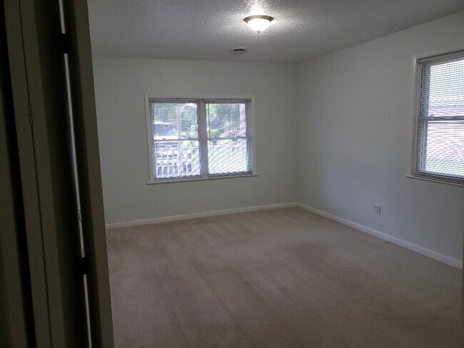 Building Photo - 4509 Dullage Dr