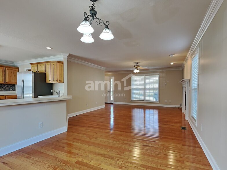 Building Photo - 4905 Ivy Rose Dr