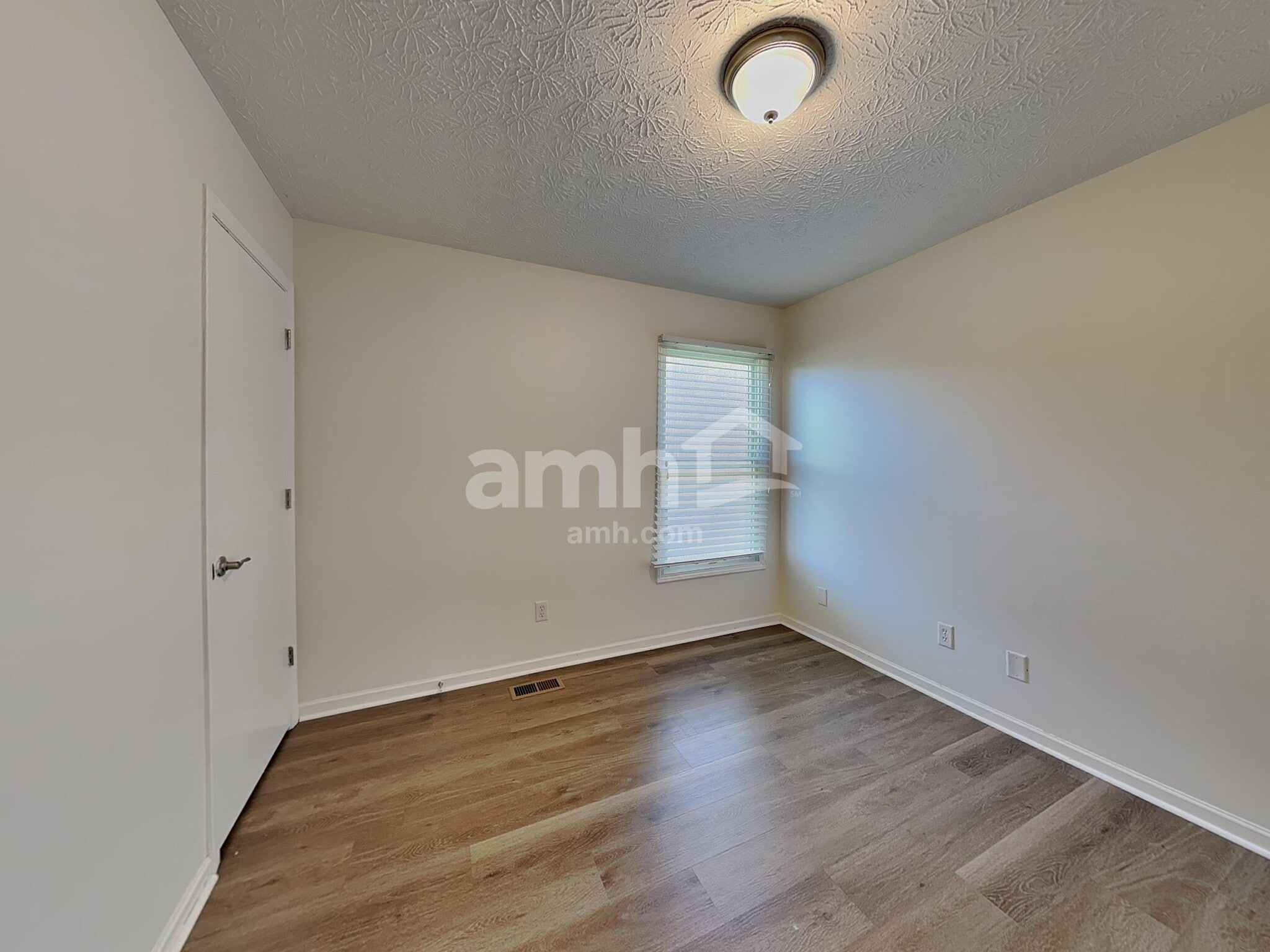 Building Photo - 1176 Tannic St