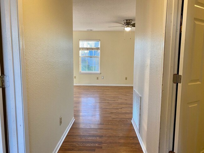 Building Photo - COMING SOON! Wonderful 3 Bedroom 2 Bathroo...