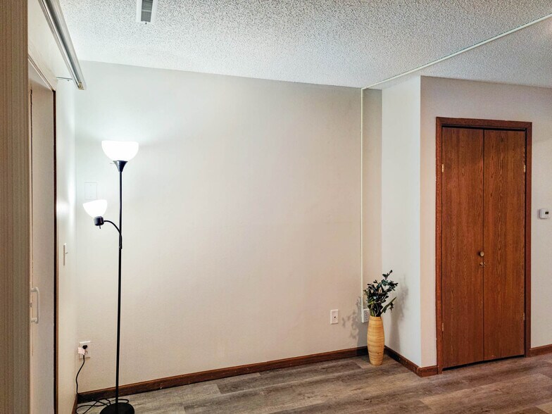 Building Photo - 429 6th Ave