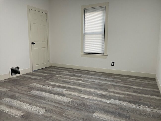 Building Photo - 50 Schubert St