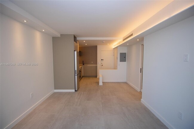 Building Photo - 2899 Collins Ave