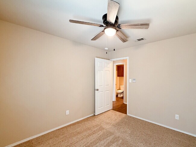 Building Photo - 3 bed, 2 Bath Home in North Fort Worth