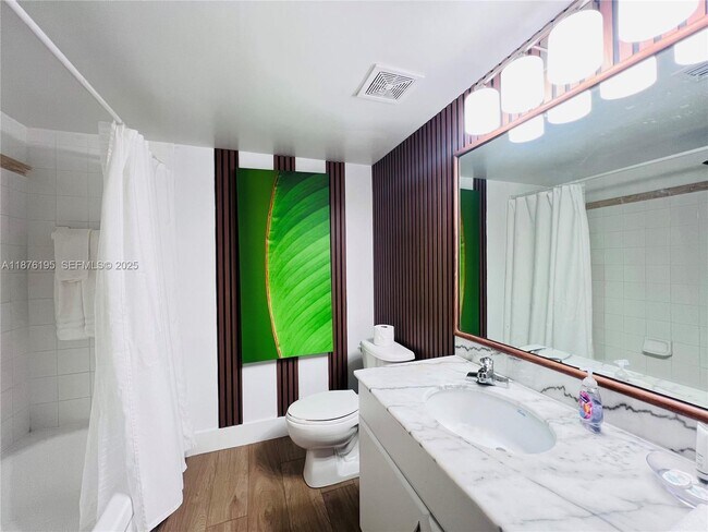 Building Photo - 1200 Brickell Bay Dr