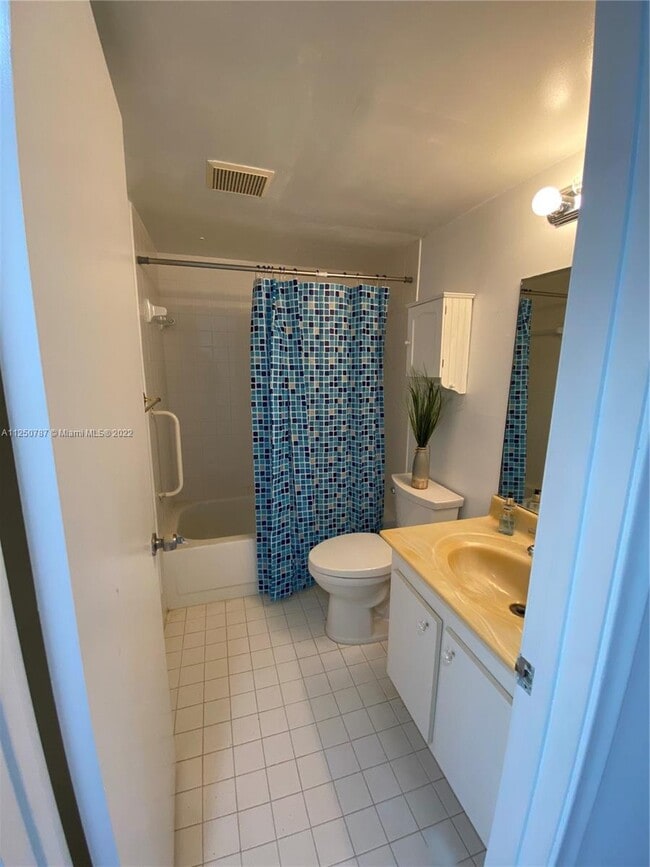 Building Photo - 13250 SW 4th Ct