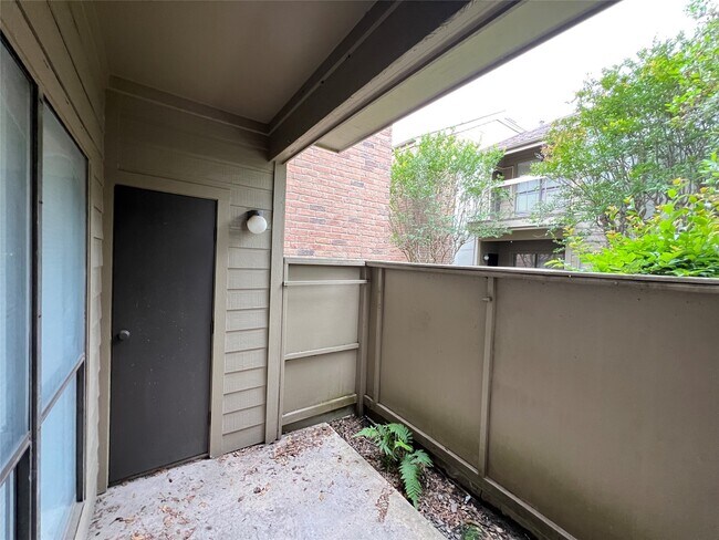 Building Photo - 10053 Westpark Dr