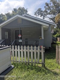 Building Photo - 1562 Ella St